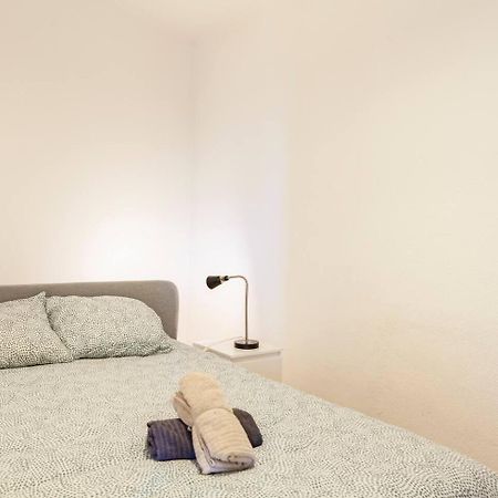 Relax In Lisbon For 4 People With Terrace And Parking Apartman Kültér fotó