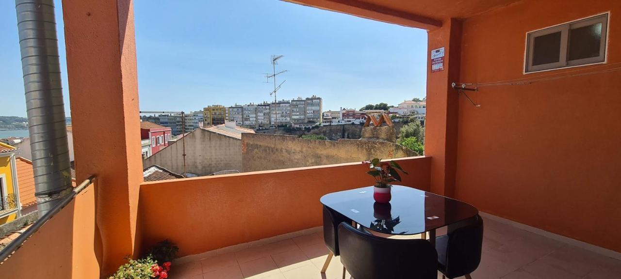 Relax In Lisbon For 4 People With Terrace And Parking Apartman Kültér fotó