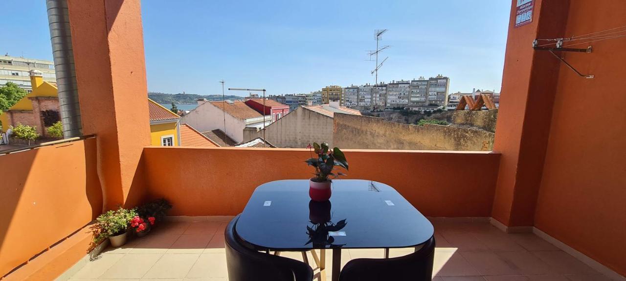 Relax In Lisbon For 4 People With Terrace And Parking Apartman Kültér fotó