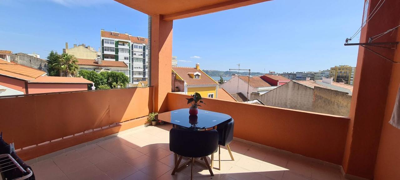 Relax In Lisbon For 4 People With Terrace And Parking Apartman Kültér fotó