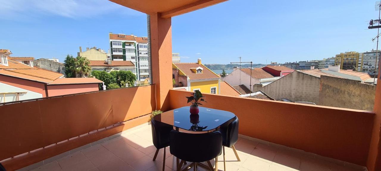Relax In Lisbon For 4 People With Terrace And Parking Apartman Kültér fotó