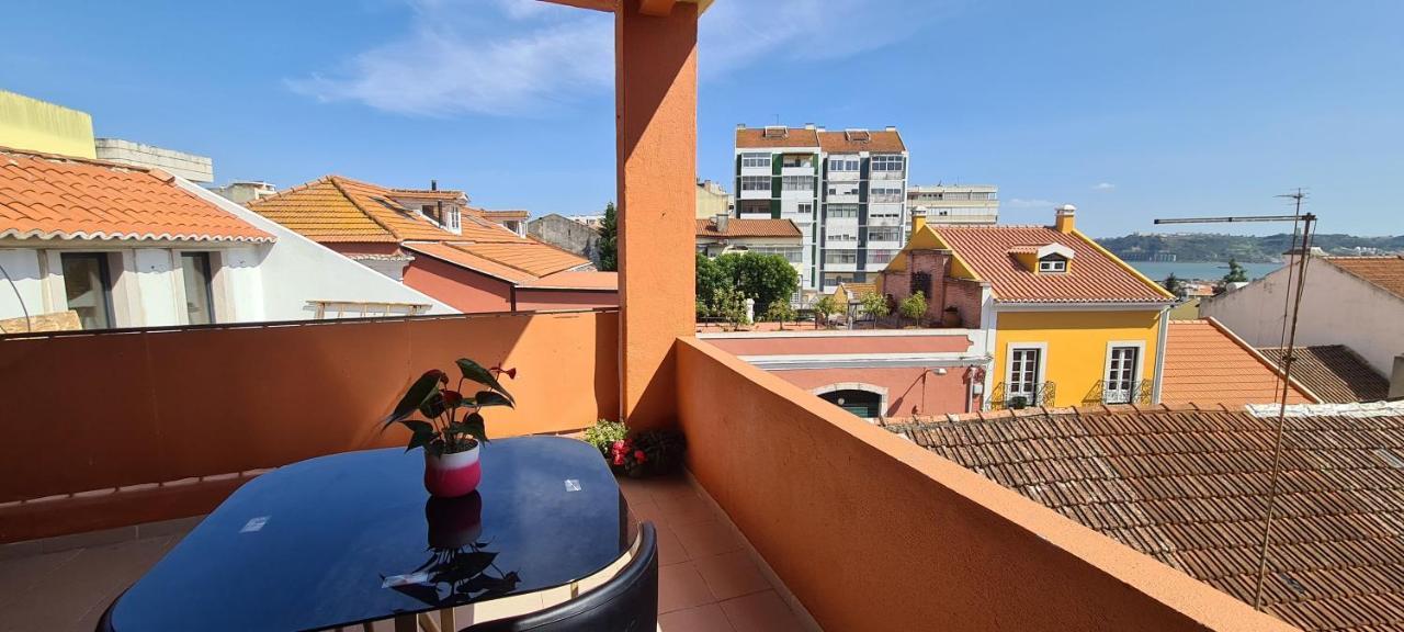 Relax In Lisbon For 4 People With Terrace And Parking Apartman Kültér fotó
